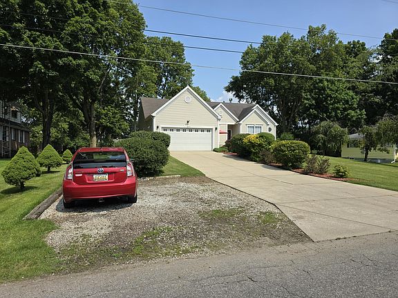 2nd image of 8825 Maplewood Dr