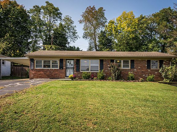 5th image of 138 Pinehurst Dr