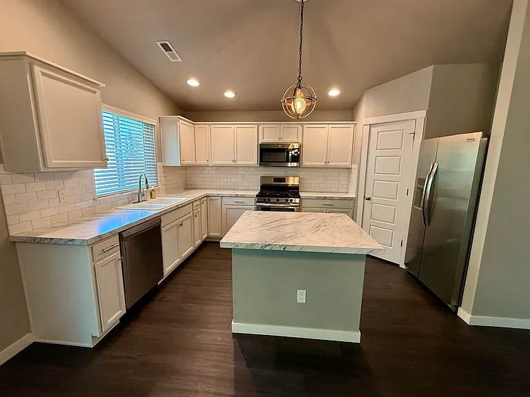 2215 N Waterbrook Pl — Photo 4