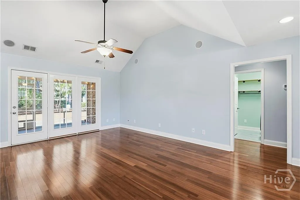 4 bed, 2330 sqft, $2,730 — Photo 4