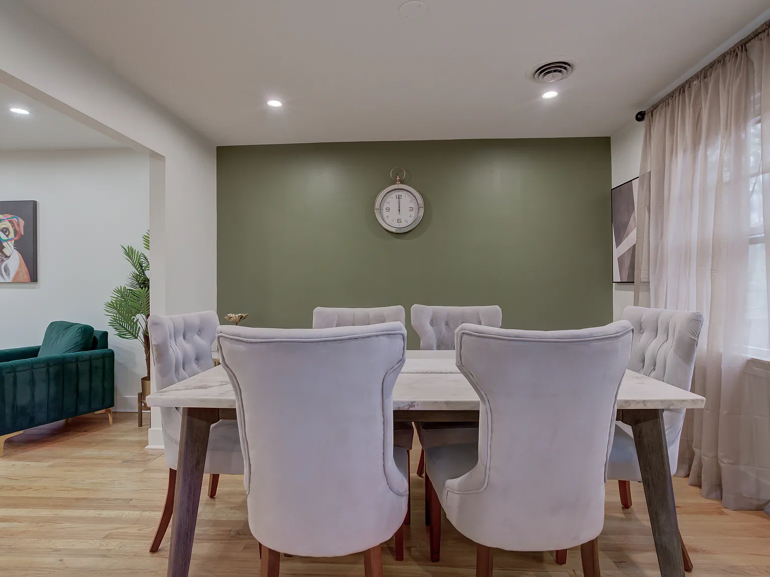 5 bed, 2850 sqft, $7,650 — Photo 3