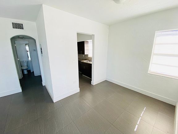 3rd image of 1782 Normandy Dr #3