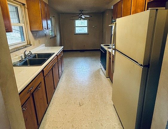 4th image of 1619 Pinecrest Dr