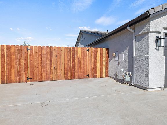 3rd image of 1156 W Orange Street