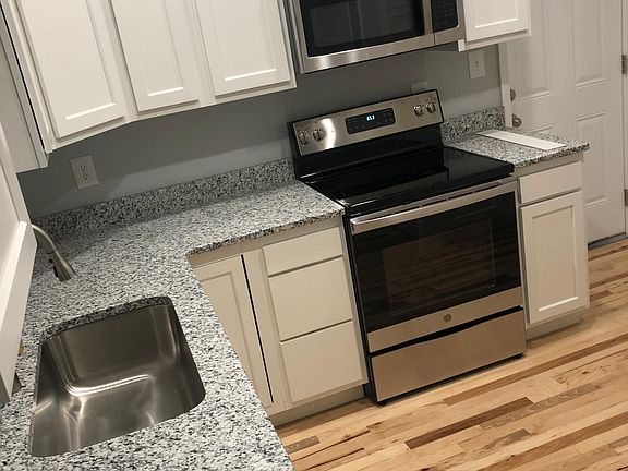 2nd image of 4318 Ivanhoe Ave