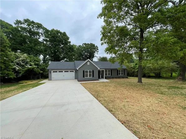 165 Little Brook Dr, Tobaccoville, NC 27050