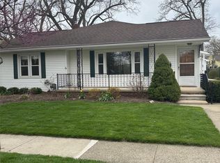 121 S Tompkins St, Howell, MI 48843