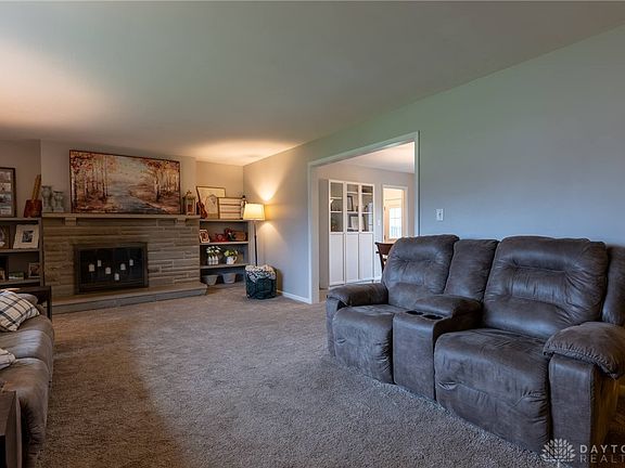 5th image of 121 Stolz Dr