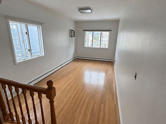 3rd image of 342 Hylan Blvd