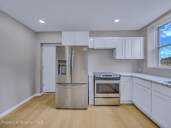 5th image of 380 Scott St APT 5
