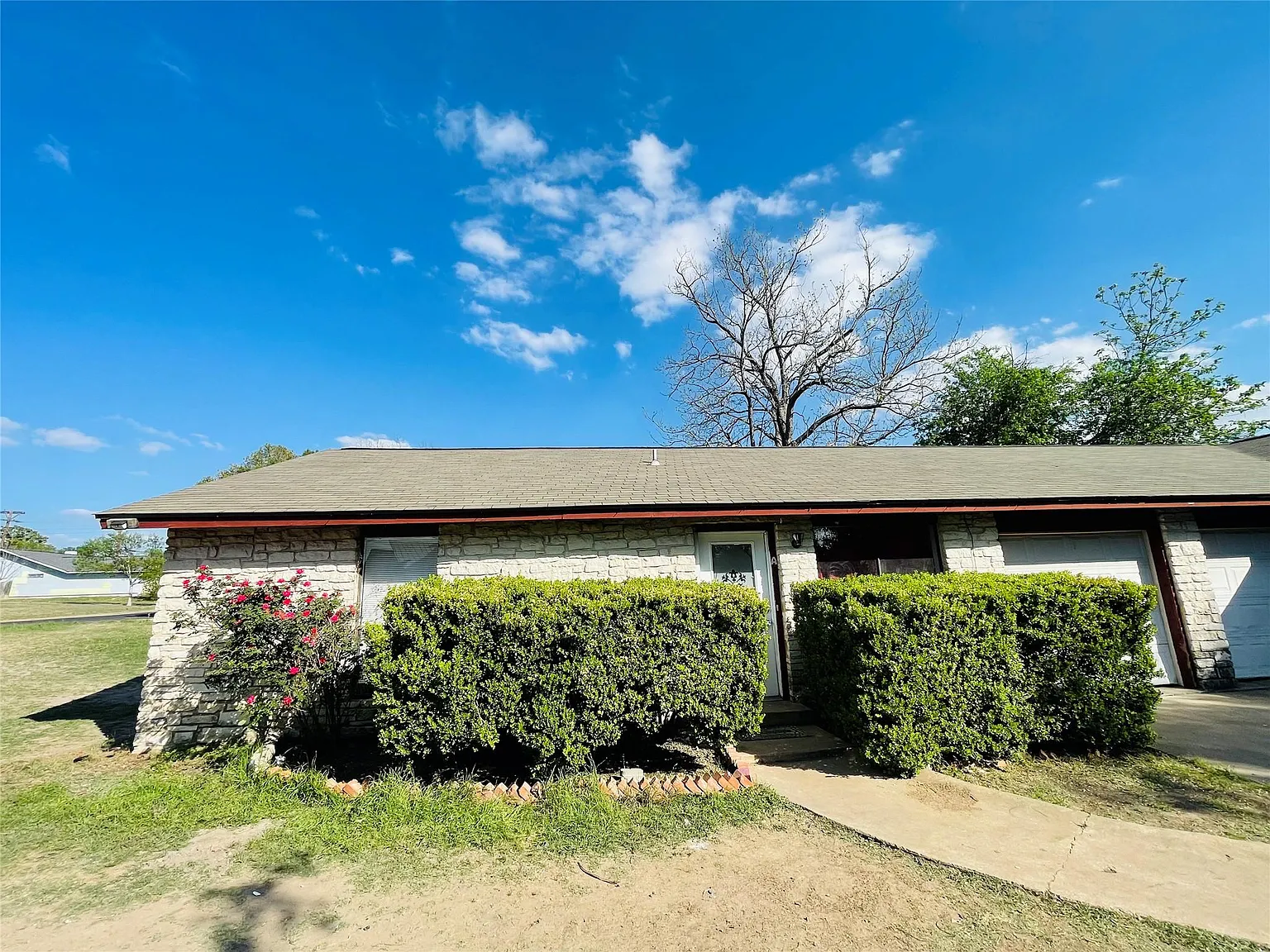 2 bed, 2.0 bath, 925 sqft, $1,395 — Photo 2