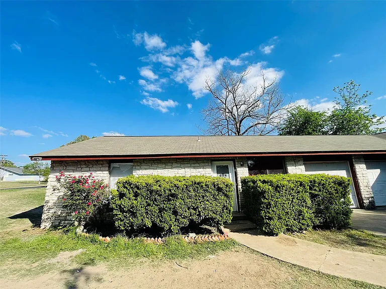 7402 Geneva Dr #A — Photo 2