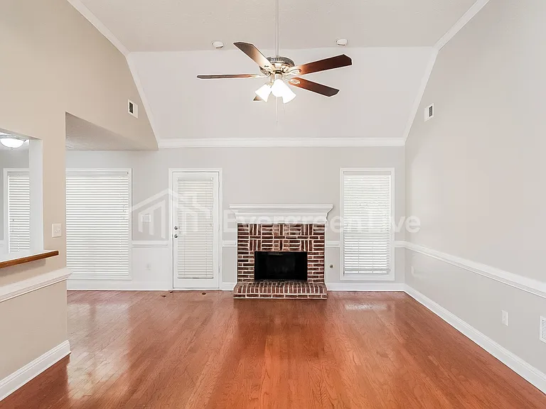 20 Wisteria Way — Photo 2