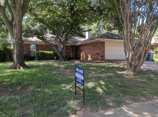 504 Warbler Dr, Desoto, TX 75115