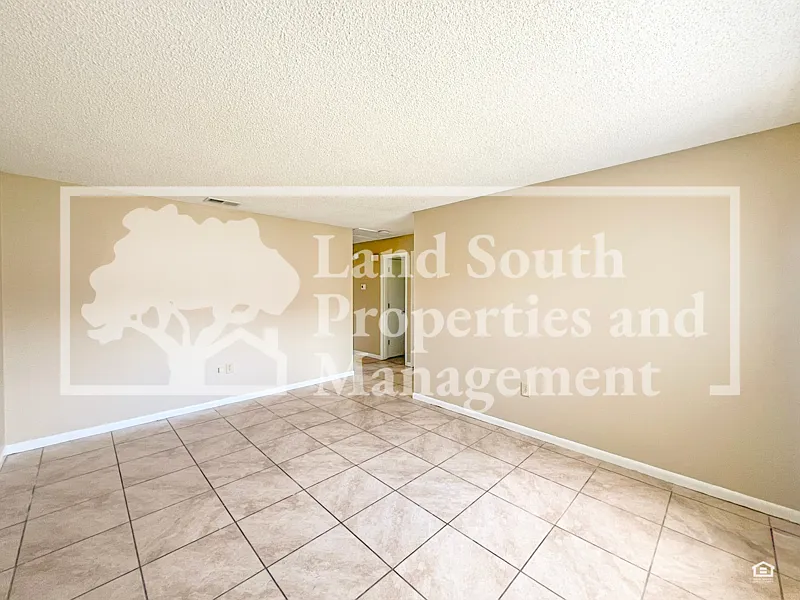 2 bed, 1.0 bath, 800 sqft, $1,295 — Photo 4
