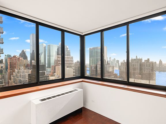 3rd image of 250 E 40th St APT 30E