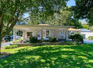 2221 10th St, East Moline, IL 61244