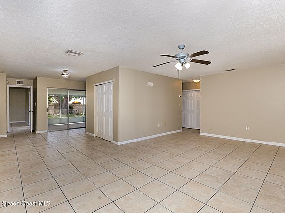 3rd image of 423 Earl Ave