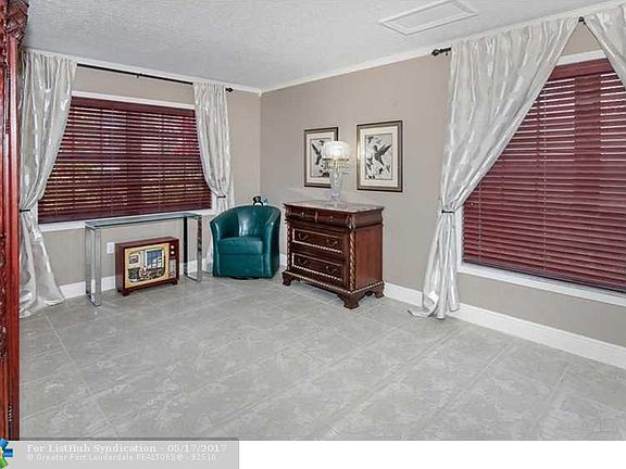 4th image of 1318 NW 129th Way