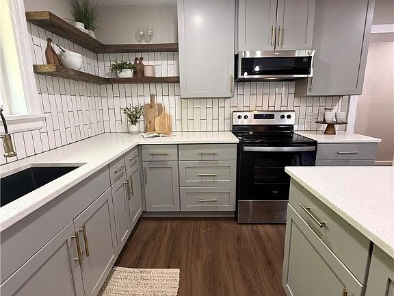 2nd image of 3909 Corbin St