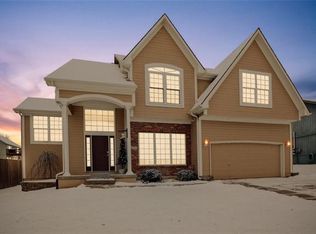 206 NE Lamplighter Ln, Blue Springs, MO 64014