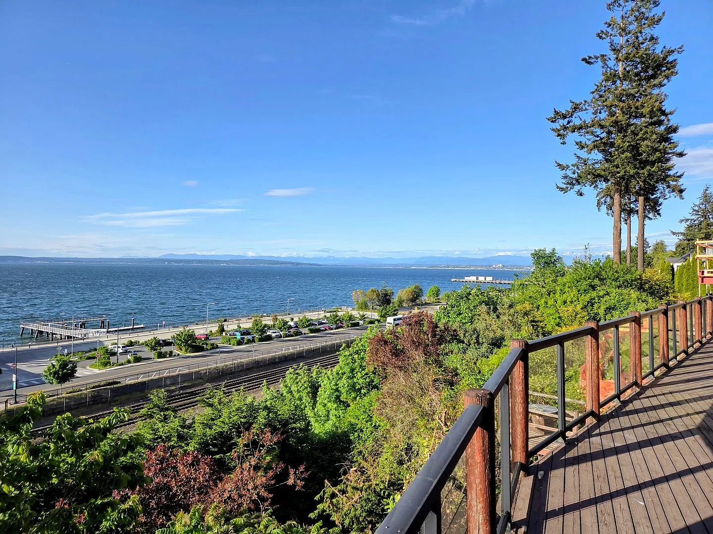 Spacious 3 Bed 3 Bath Mukilteo Home w/ Boat House & Gorgeous Waterfront Views! — Photo 2