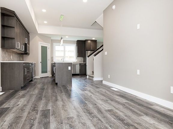 3rd image of 5715 Roblin Blvd Unit 4