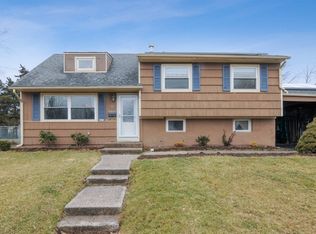 12 Thomas Rd, Somerset, NJ 08873