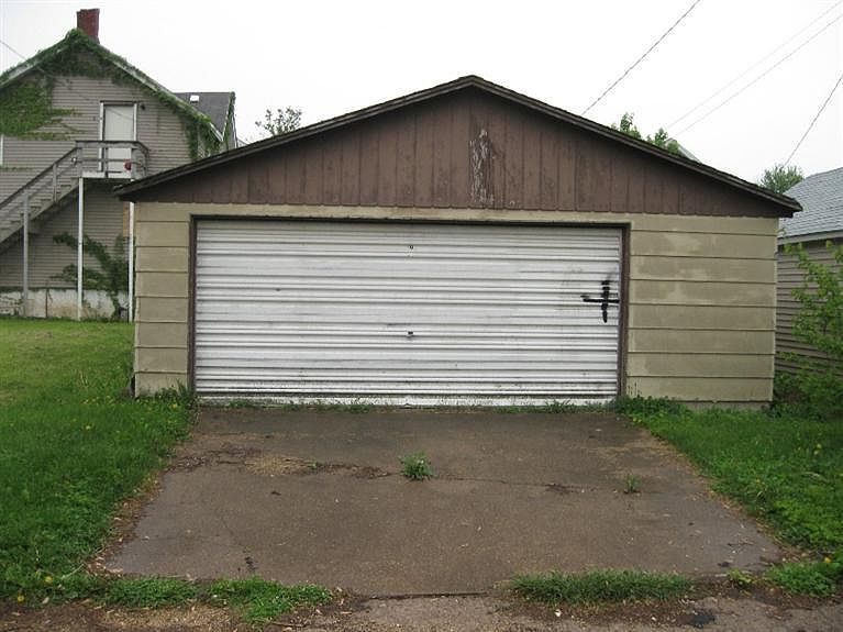 2nd image of 720 6th Ave S