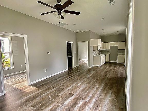 4th image of 306 E Daggy St