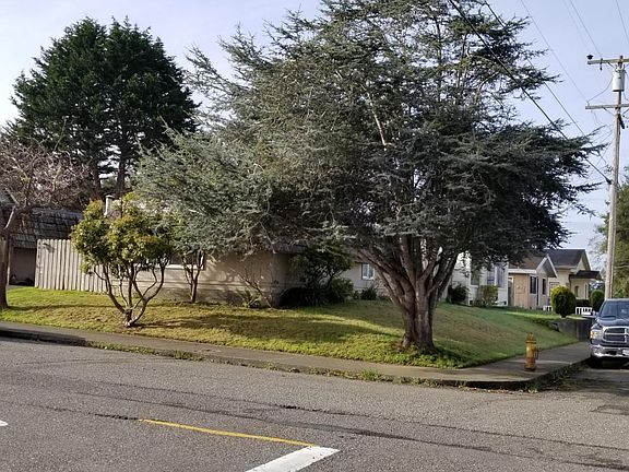 4th image of 4010 D St