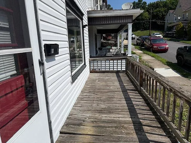 2 bed, 1.0 bath, 2068 sqft, $900 — Photo 3