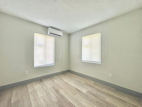 5th image of 884 NW 14th St