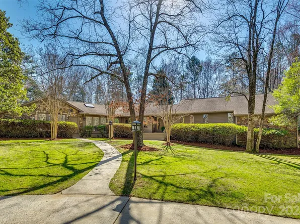 2805 Plantation Rd, Charlotte, NC 28270