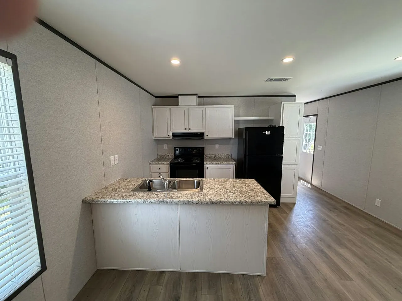 3 bed, 2.0 bath, $1,470 — Photo 3