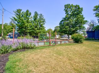 588 W 18th St, Holland, MI 49423