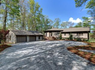 36 SE Ridge Rd, Cashiers, NC 28717