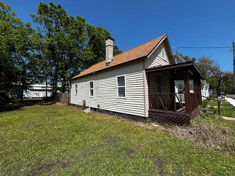 1219 Grothe St — Photo 13