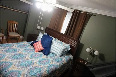 5th image of 430 Marquis St