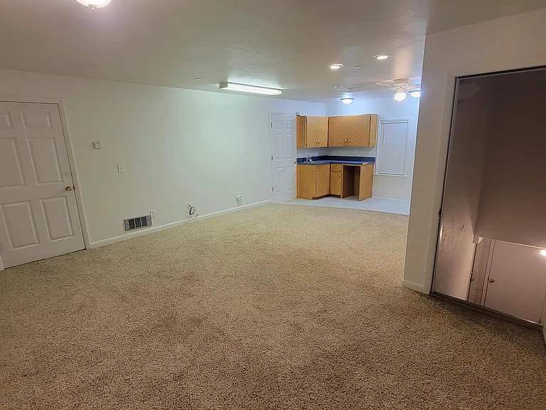 1020 S Jackson St — Photo 8