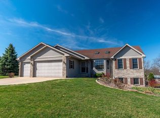 392 N Heatherstone Dr, Sun Prairie, WI 53590