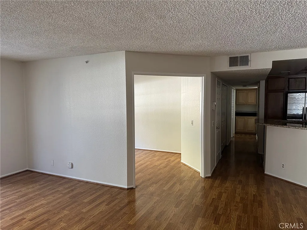 2 bed, 1007 sqft, $2,800 — Photo 2