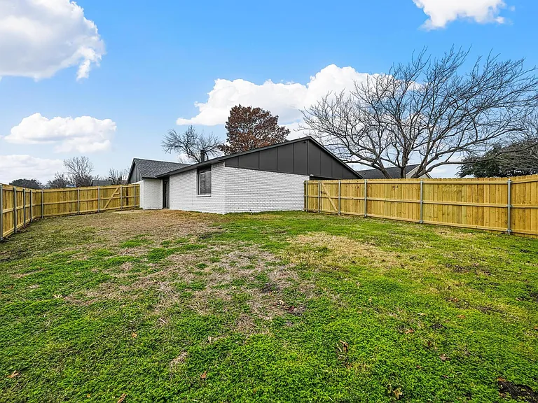4940 Watkins Dr — Photo 23