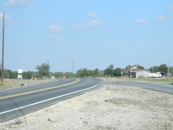3rd image of 1998 Ozro Rd