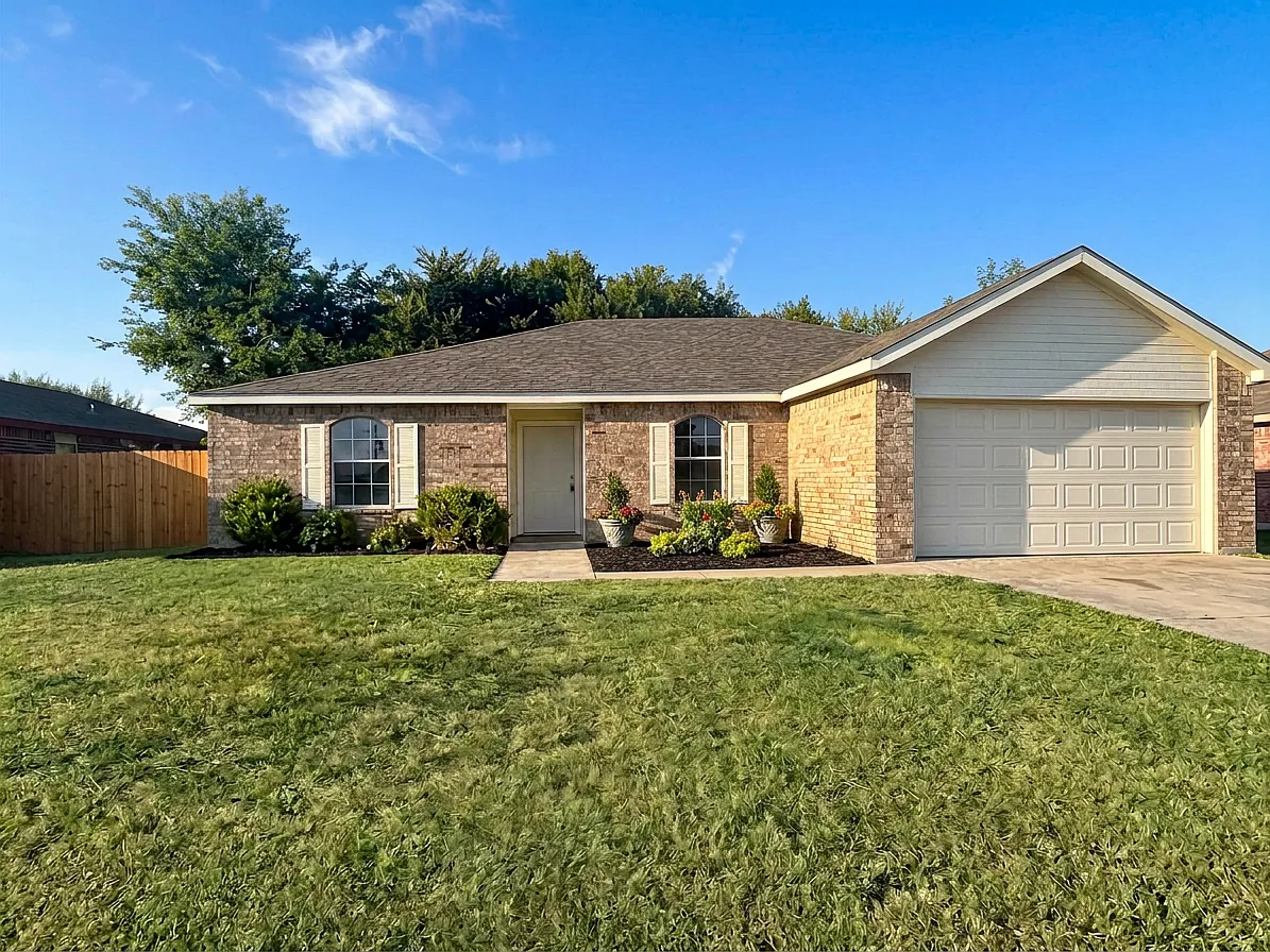 4 bed, 1920 sqft, $1,795 — Photo 1