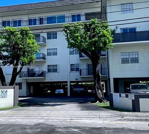 3rd image of 5731 NW 37th St APT 220