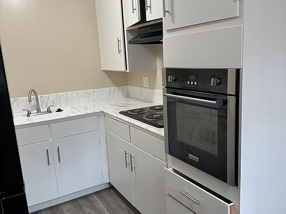 3rd image of 1698 Ontario Dr #10