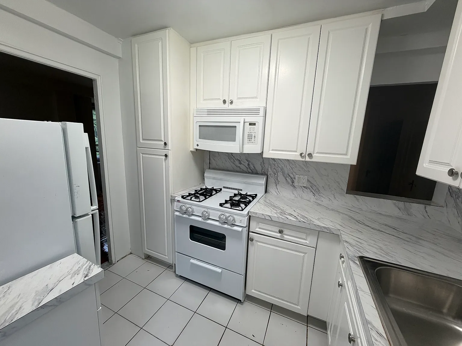 186th Ln, Fresh Meadows — Photo 3