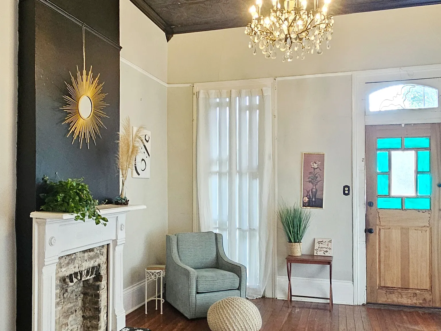 3 bed, 1100 sqft, $1,650 — Photo 1
