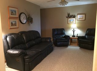 201 Adams St SE, Cascade, IA 52033